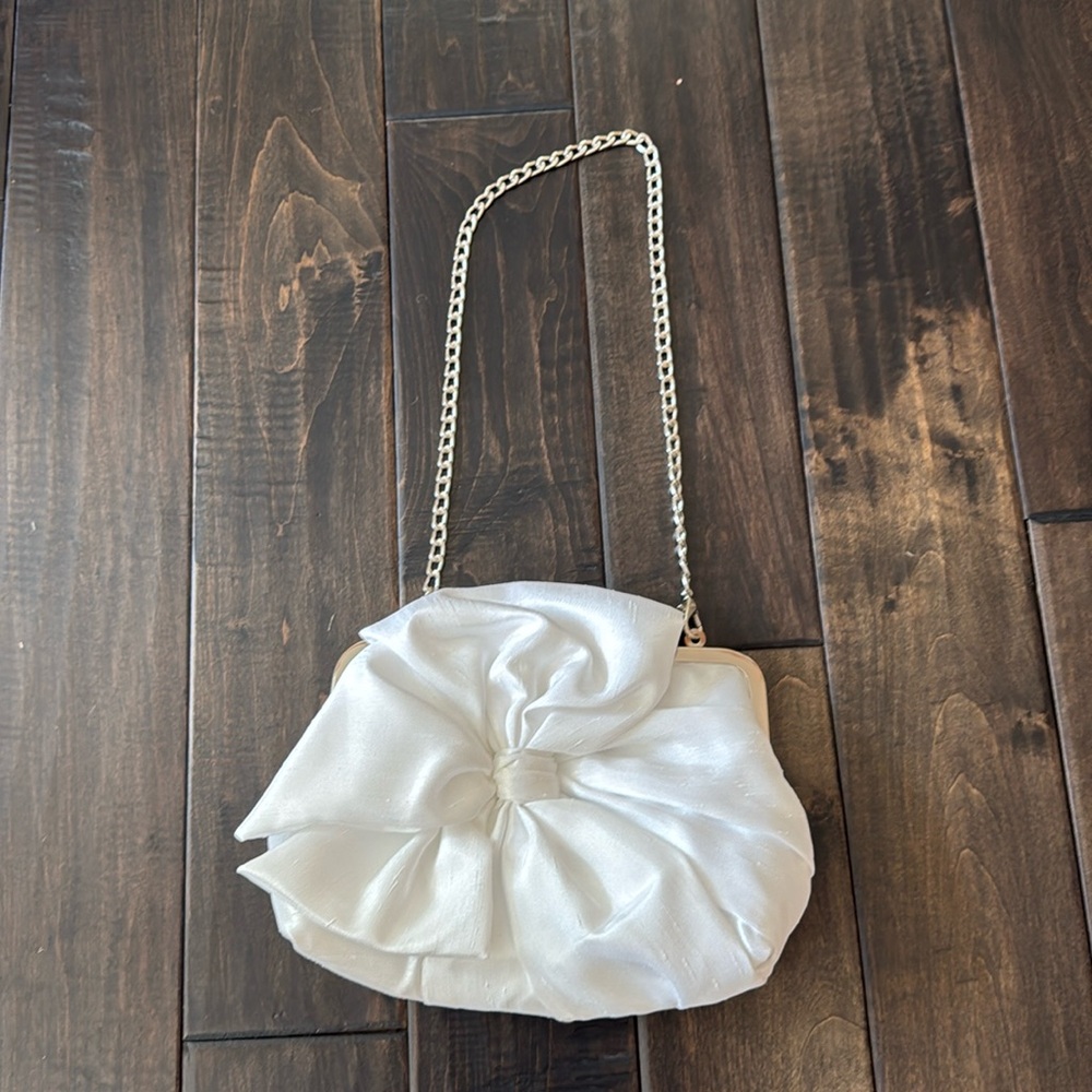 White bridal clutch with bow